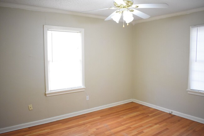 Building Photo - Super Cute 2 Bedroom Home in Tech Terrace!