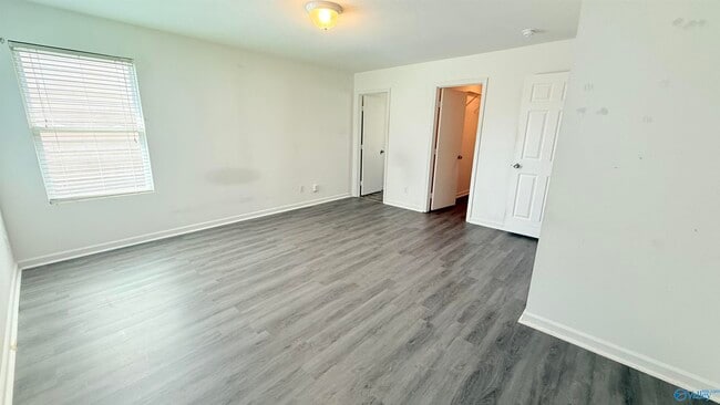Building Photo - 15251 Tyler Mill Dr