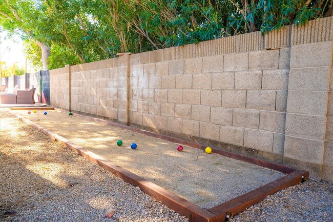 Building Photo - 5747 N 48th Ln