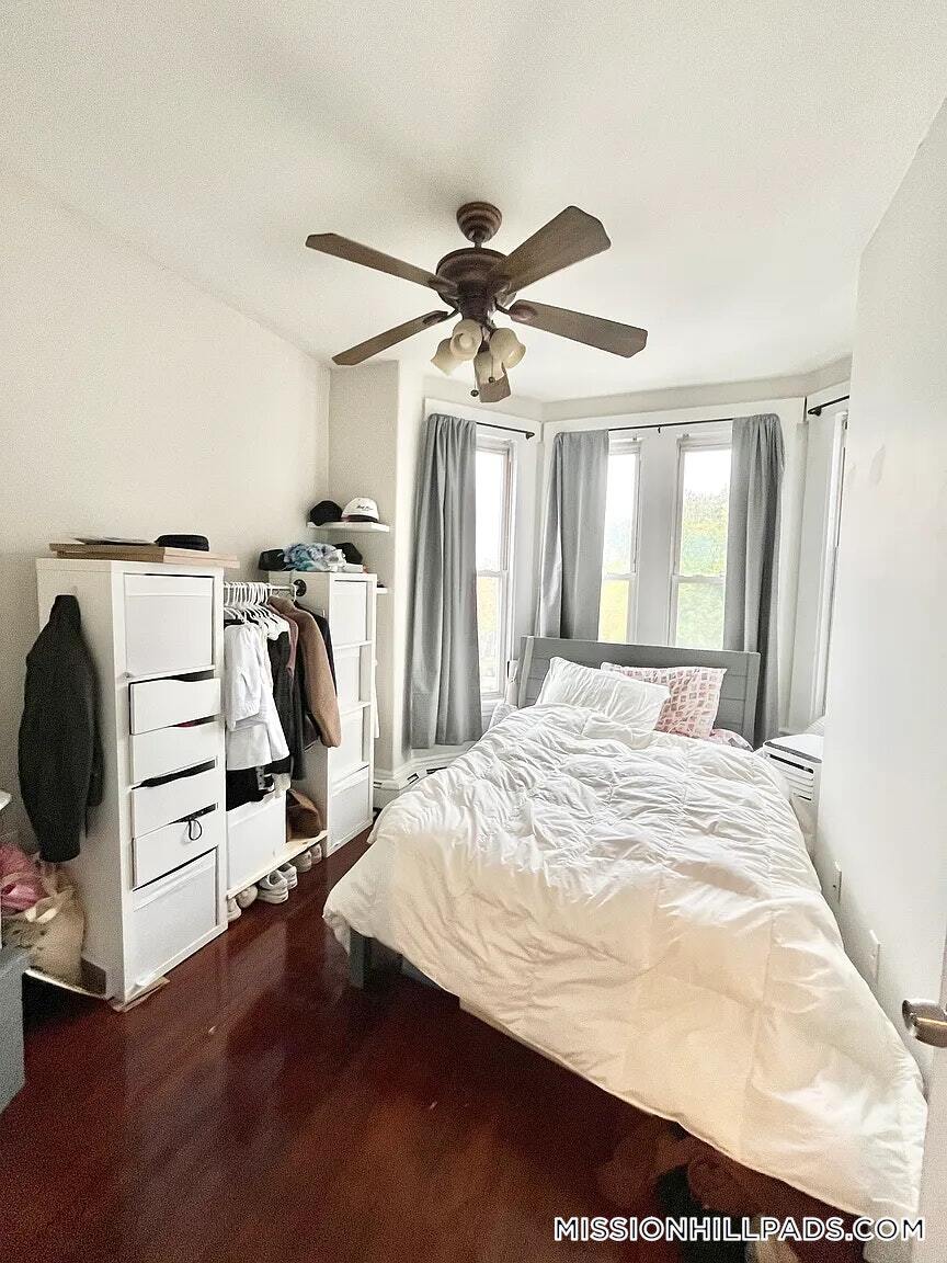 Building Photo - 717 Parker St