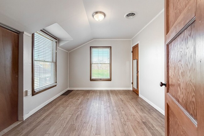 Building Photo - Riverfront 3-Bedroom Historical Richland Home