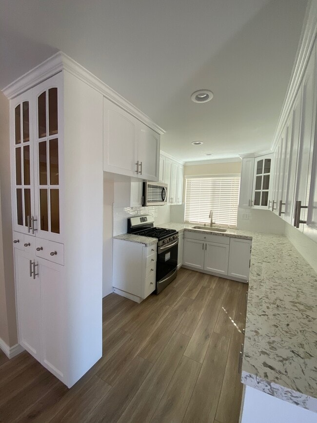 Building Photo - 884 Moffatt Cir