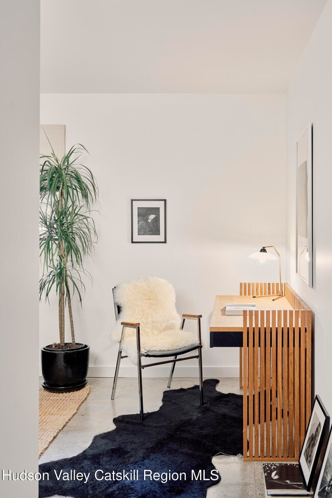 Building Photo - 35 Race Track Rd