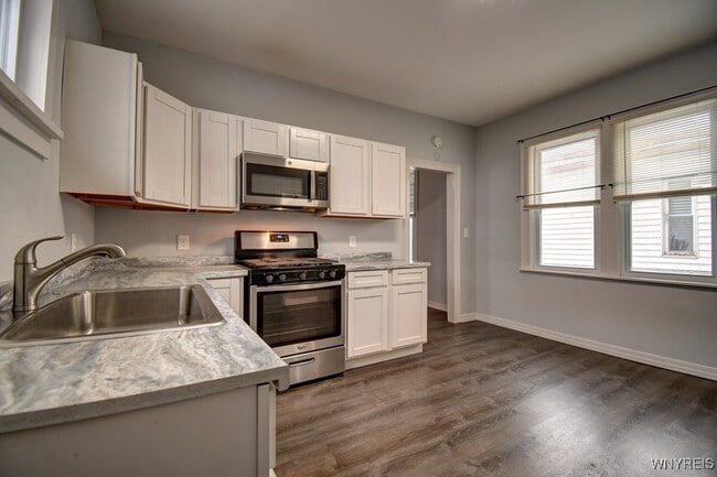 Building Photo - 36 19th St