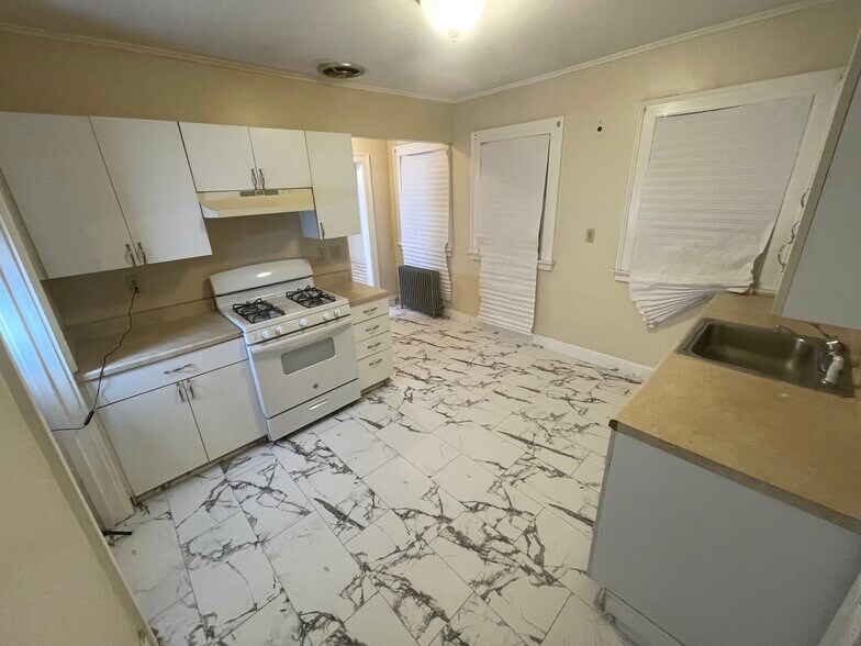 Building Photo - 25 Gorham Ave