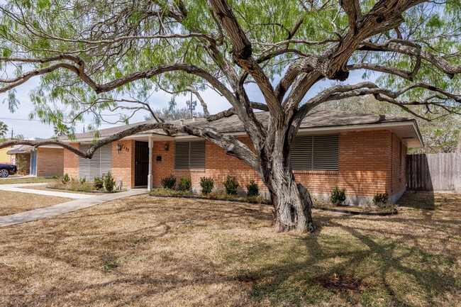 Building Photo - 1137 Bradshaw Dr