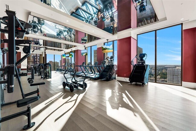 Building Photo - 11 NE 6th St