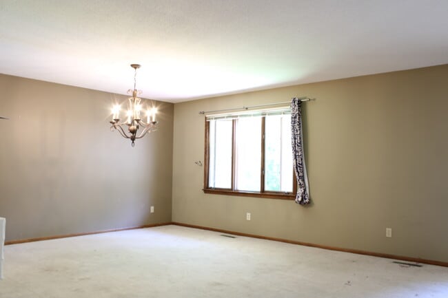 Building Photo - 5317 Malibu Dr