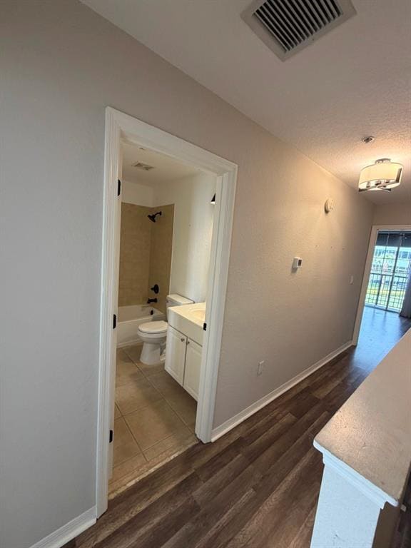 Building Photo - 5220 W Kennedy Blvd