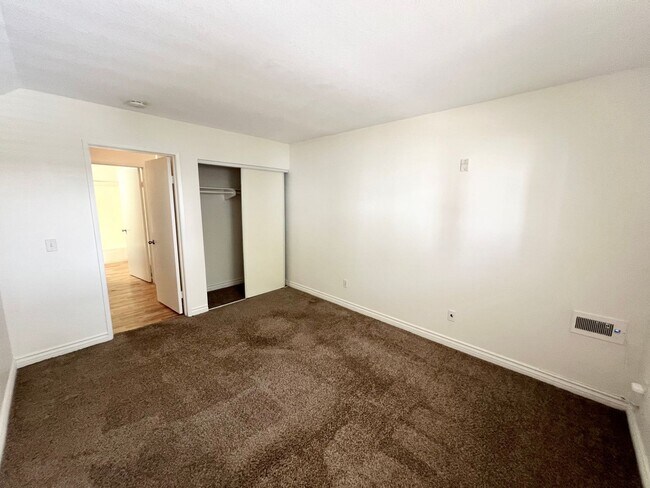 Building Photo - Mission Valley Condo for Rent | 1 Bed • 1 Bath | Resort-Style Community