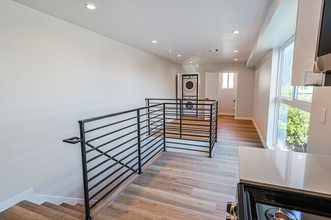 Building Photo - 2332 Carmona Ave