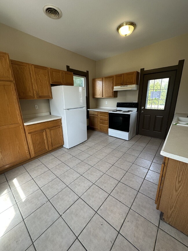 Building Photo - 802 McKinley St