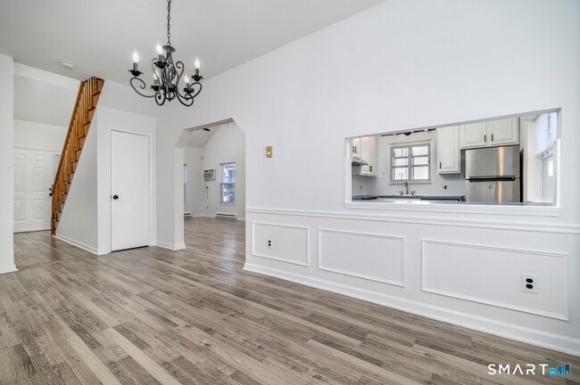 Building Photo - 905 Oronoke Rd