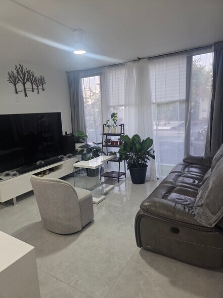 Building Photo - 6446 Miami Lakes Dr