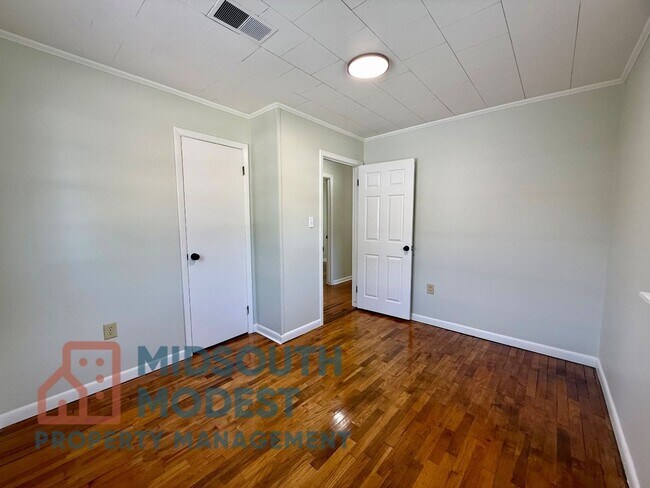 Building Photo - Welcome to this 3 Bedroom/1 Bathroom Home in Paragould AR - $1,200/month