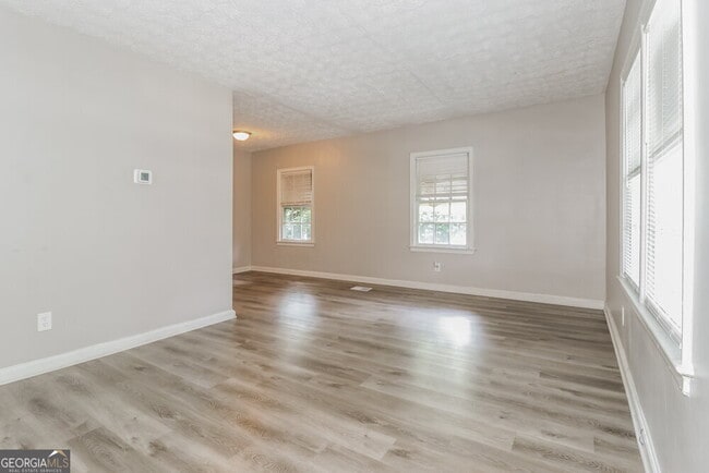 Building Photo - 1255 Skyhaven Rd SE