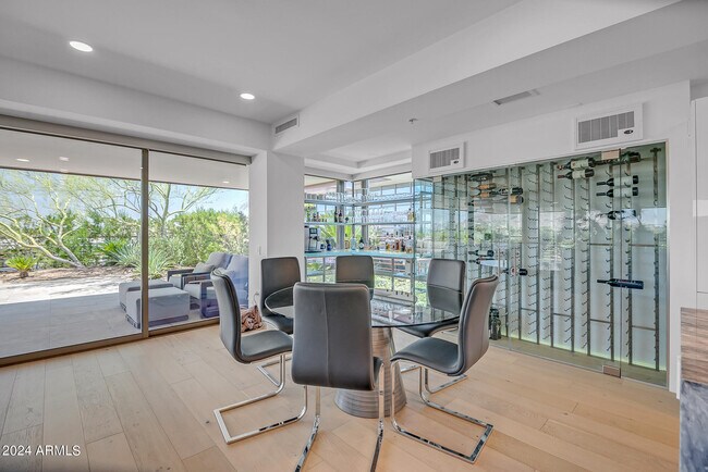 Building Photo - 7117 E Rancho Vista Dr