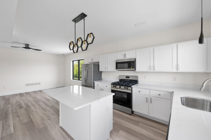 Building Photo - 1295 Holmden Ave