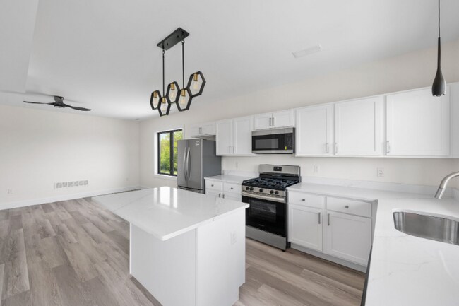 Building Photo - 1295 Holmden Ave