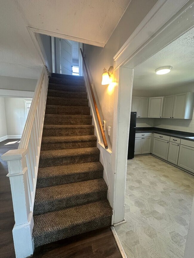 Building Photo - Spacious 3-Bedroom Home with Basement – Av...