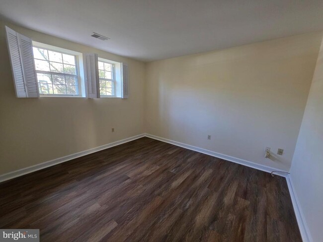 Building Photo - 6013 Harvester Ct