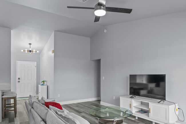 Building Photo - 3137 SE 8th Pl