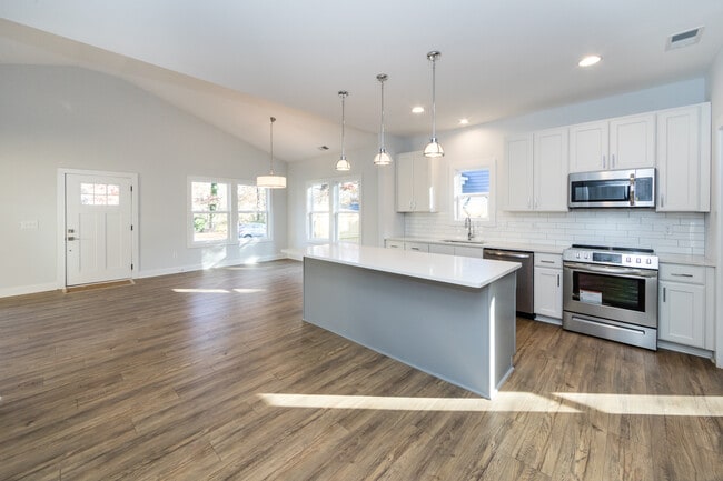 Building Photo - 805 Rodey Ave