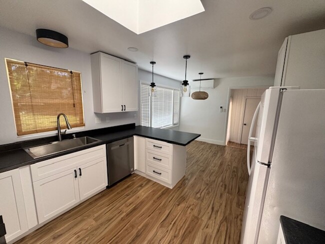 Building Photo - Beautiful West Redding Home with $200 Move...