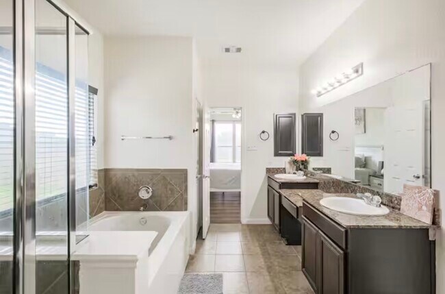 Building Photo - 18607 Shavano Ct