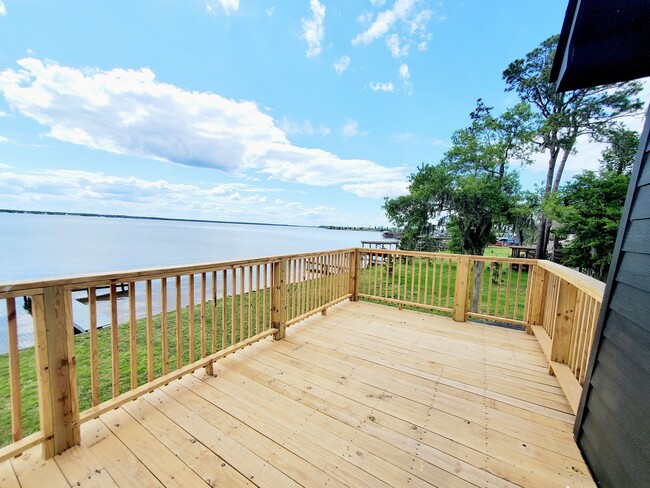 Building Photo - 810 W Cattle Dr