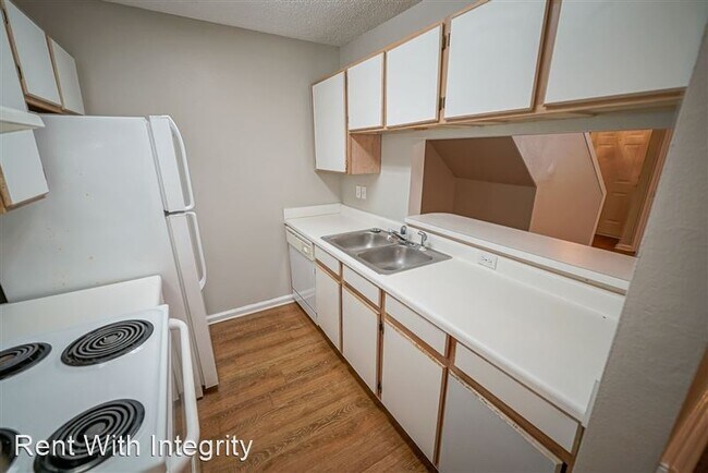 Building Photo - 2310 Tina Dr