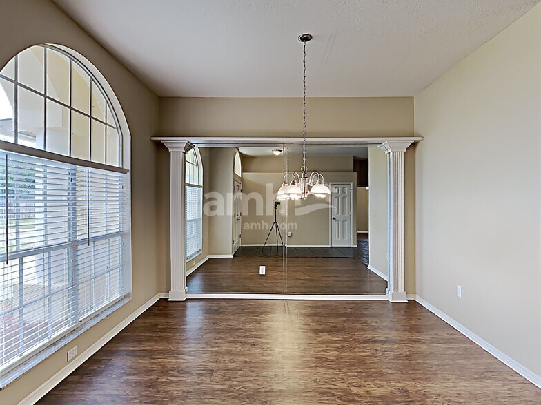 Building Photo - 10042 Cypress Shadow Ave