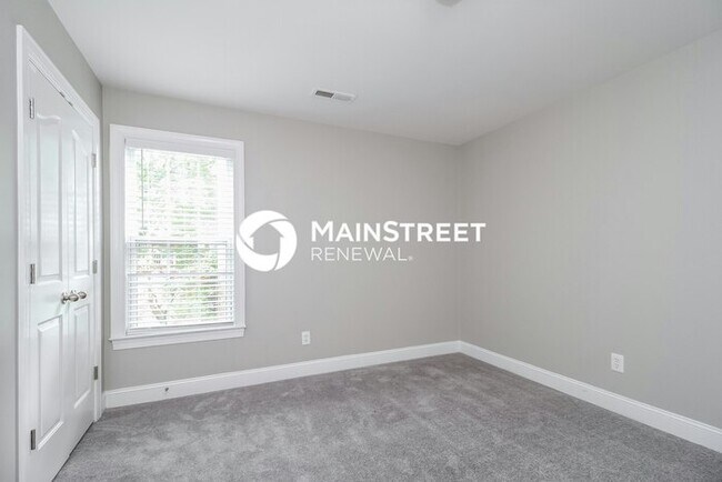 Building Photo - 3 Bedroom Pet-Friendly Home in Greensboro, NC with Main Street Renewal