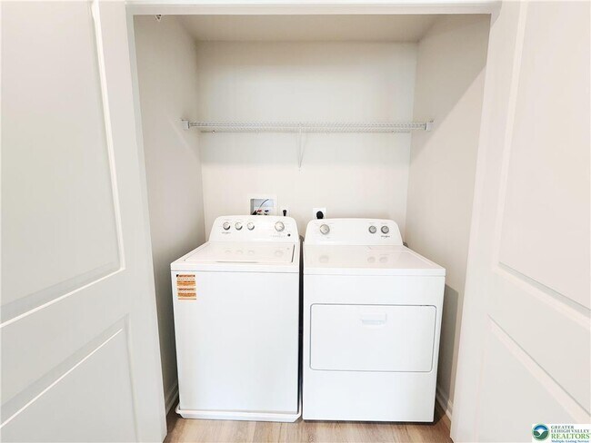 Building Photo - 1182 Susan Cir