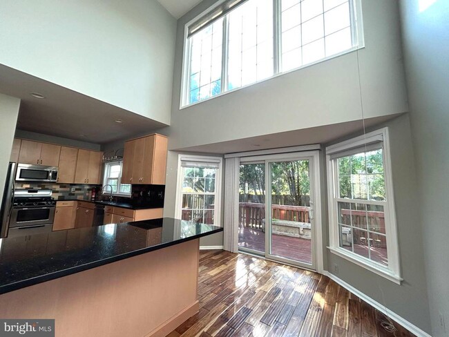 Building Photo - 5556 Village Center Dr
