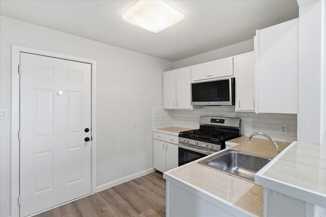 Building Photo - 404 S Murray St