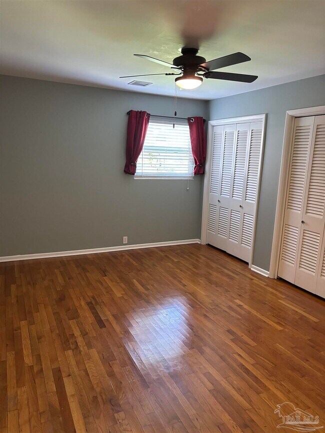 Building Photo - 301 Teakwood Cir