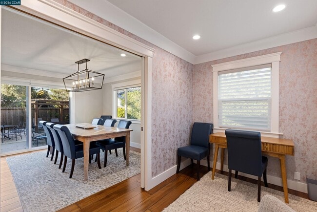 Building Photo - 10 Jolie Ln