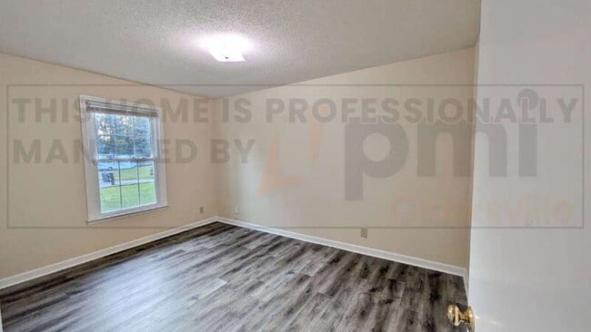 Building Photo - 3388 Oak Park Dr