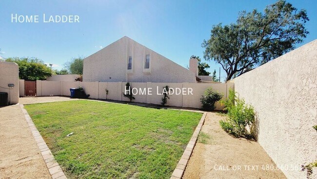 Building Photo - Spacious Townhouse in Tempe!