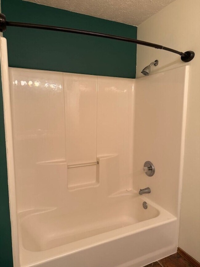 Building Photo - PRE-LEASING! 3 Bedroom in Battlefield