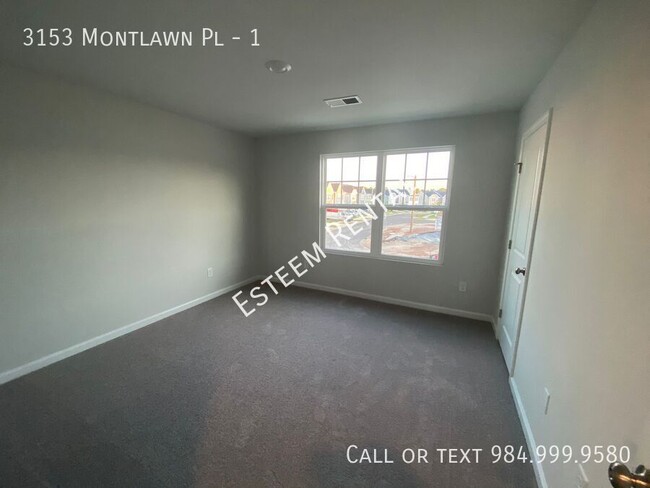 Building Photo - 3153 Montlawn Pl