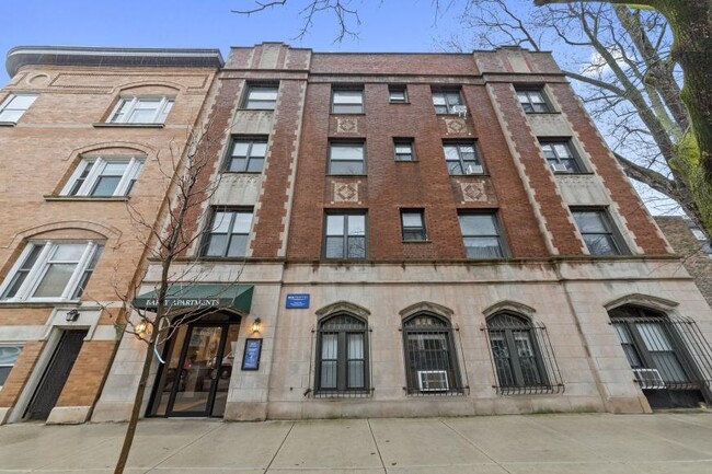 Building Photo - 1 bedroom in Chicago IL 60657