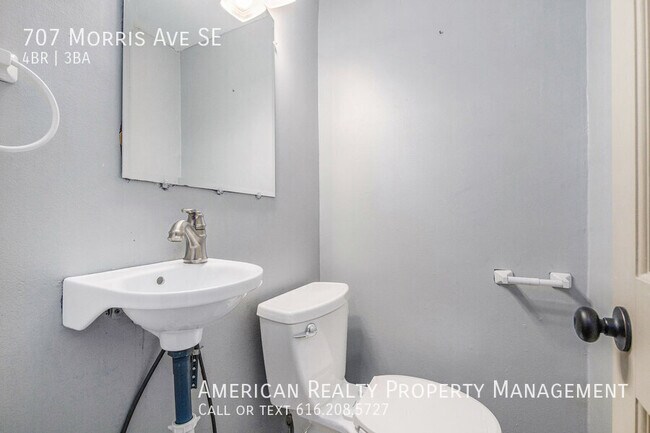 Building Photo - 707 Morris Ave SE