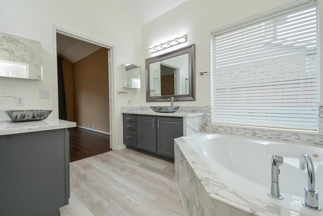 Building Photo - 1410 Hidden Terrace Dr