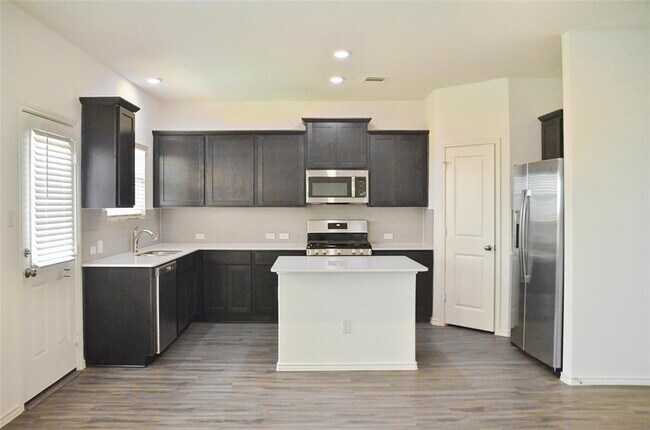 Building Photo - 136 Canley Lp