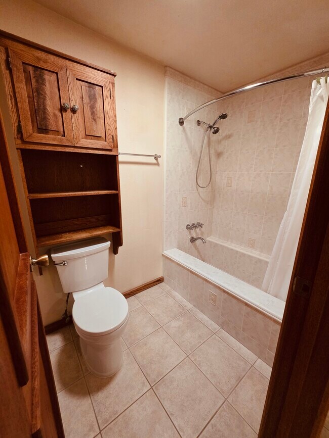 Building Photo - 8612 Naples Dr