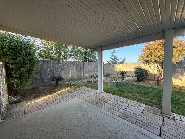 Building Photo - 2 bedroom, 2-bathroom home plus den/office in Fresno, CA!