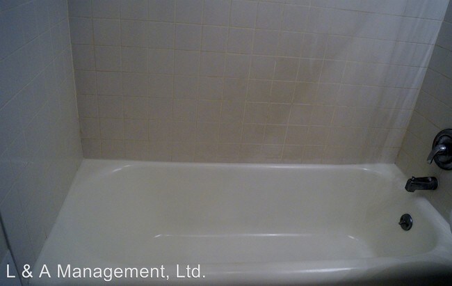 Building Photo - 2566 Kemper Rd