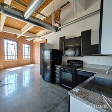 Building Photo - 382 W 22nd St